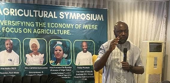 Ade Mabo speaking at the Iwere Agricultural Symposium